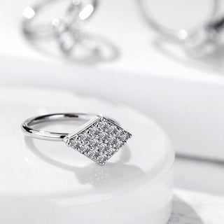 Kółko cyrkonia w kształcie diamentu srebrny kolczyk rozginany