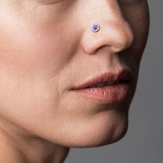 Kolczyk do nosa w kształcie litery l półkula opal