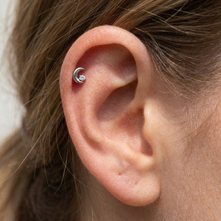 Tytan labret księżyc cyrkonia gwint wewnętrzny – getragen