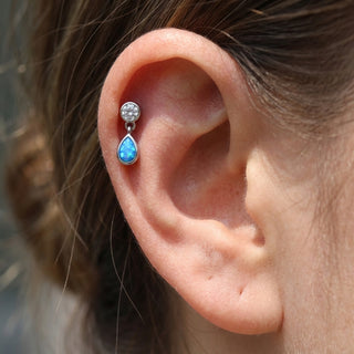 Tytan labret cyrkonia zawieszka łezka opal gwint wewnętrzny – getragen