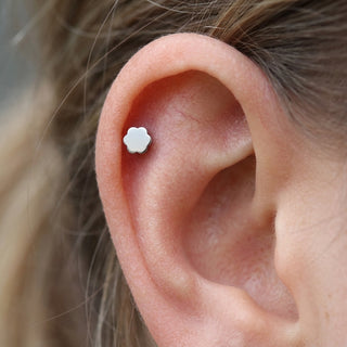 Tytan labret kwiatek gwint wewnętrzny – getragen